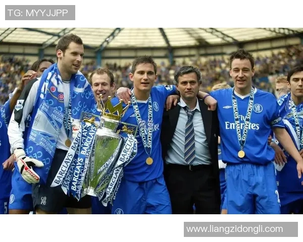 左锋位置的足球明星盘点及其辉煌职业生涯回顾